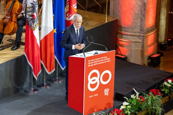 Nel suo discorso pronunciato in occasione della cerimonia ufficiale, il Presidente federale austriaco Alexander Van der Bellen ha ripercorso l’evoluzione dell’Alto Adige da regione di conflitto a modello europeo di Autonomia, tutela delle minoranze e cooperazione transfrontaliera. (Foto: USP/Bernhard Aichner)