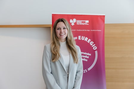 Premio Giovani Ricercatori Euregio 2025, 3. posto finale a Julia Hofmann della Facoltà di Medicina dell'Università di Innsbruck. (Foto: EFA/Philipp Huber)