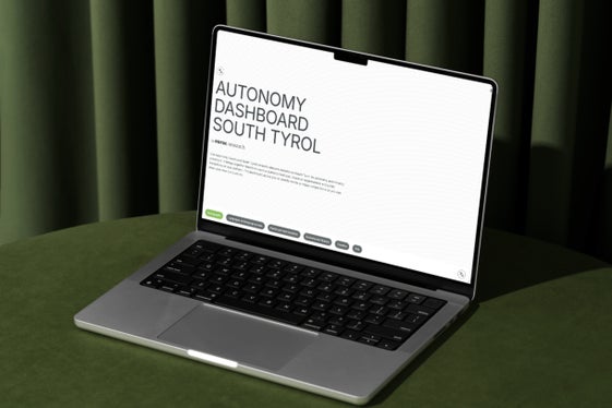 “L’Autonomy Dashboard South Tyrol non è solo un supporto tecnico, ma anche uno strumento strategico poiché arricchisce la ricerca e supporta i processi decisionali politici presentando in una forma comprensibile e accessibile dati che altrimenti sarebbero complessi. (Foto: Eurac Research)