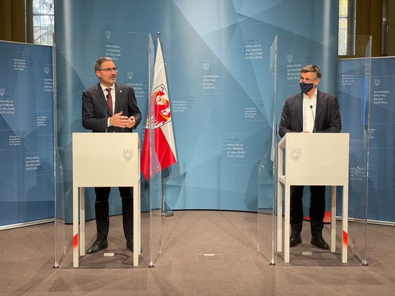 Landeshauptmann Kompatscher und Gesundheitslandesrat Widmann werden am Donnerstag über Details zur geplanten Impfaktion informieren. (Foto: LPA/GNews)