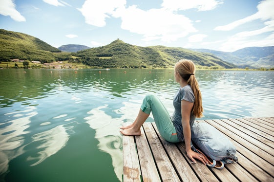 Se volete trovare refrigerio dal caldo estivo in uno degli otto laghi balneabili della provincia, potete informarvi in anticipo sulla qualità dei singoli specchi d'acqua (nella foto il lago di Caldaro) sul portale ambiente della Provincia. È anche disponibile una mappa interattiva (Foto: ASP/Gnews)