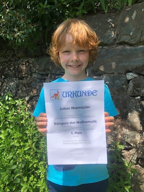 Mit höchstmöglicher Punktezahl hat Julian Marmsoler, Schüler der 3. Klasse der Grundschule Lanegg (Grundschulsprengel Lana), den ersten Rang in der Kategorie Ecolier erreicht. (Foto: Tamani Marsoner)