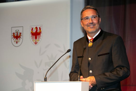 Presidente Kompatscher: L’instancabile lavoro dei tanti volontari in un periodo eccezionale ci ricorda con rinnovata urgenza la sua importanza. (Foto: Land Tirol/DieFotografen)