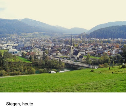 Stegen, wie es sich heute darstellt, mit Bruneck im Hintergrund (Foto: Maria Hilber Mutschlechner)