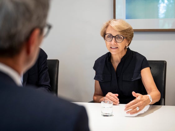 Durante il suo soggiorno in Alto Adige, l’ambasciatrice francese Anne-Marie Descôtes ha incontrato il presidente della Provincia Arno Kompatscher a Palazzo Widmann. (Foto: USP/Fabio Brucculeri)