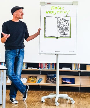 Einer der Gäste der jüngsten Lesewoche im Herbst 2022 war Tobias Krejtschi. (Foto: LPA/Amt für Bibliotheken und Lesen)