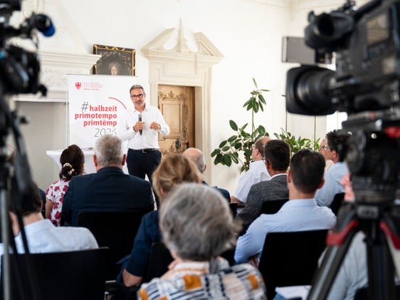 La Provincia ha reagito alla perdita di potere d’acquisto registrata negli ultimi anni con una serie di misure volte ad alleggerire direttamente l’onere su cittadini e cittadine, ha spiegato il presidente della Provincia Arno Kompatscher. (Foto: USP/Fabio Brucculeri)