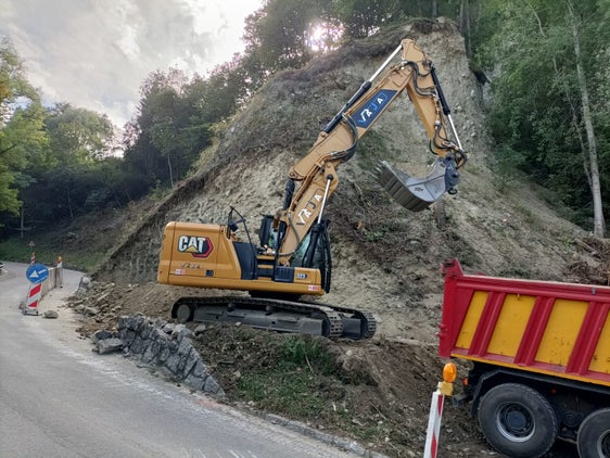 Für die Sicherung der Hänge längs der Straßen durch Schutzvorrichtungen werden über ein erstes Instandhaltungsprogramm 2024 rund 2,7 Millionen Euro eingesetzt. (Foto: LPA/Straßendienst)
