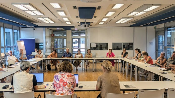 Vertreterinnen und Vertreter von Südtiroler Organisationen, die sich im Bereich der Entwicklungszusammenarbeit engagieren, haben bei Landesrätin Pamer, Ressortdirektorin Morandini und Amtsdirektorin Notdurfter ihre Anliegen vorgebracht. (Foto: LPA/Hannes Wisthaler)