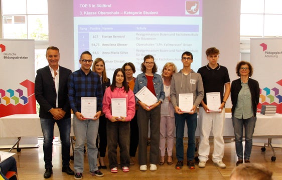 Zu den Gewinnerinnen und Gewinnern der 3. Klasse Oberschule gehören: Florian Bernard, Annalena Obexer, Anna Maria Sölva, Nathan Chizzali, Paul Patzleiner.