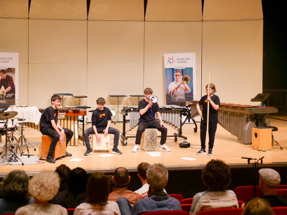 I giovani musicisti vincitori della categoria percussioni (da sinistra): Jeremias Aichner, Jeremias Fischnaller, Daniel Gamper e Manuel Gampenrieder (Foto: ASP/Nathan Chizzali)
