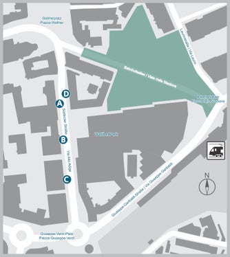 Le fermate dell'autobus in via Alto Adige, a Bolzano. Nei download è possibile scaricare il pdf esplicativo. (Foto: USP/STA)