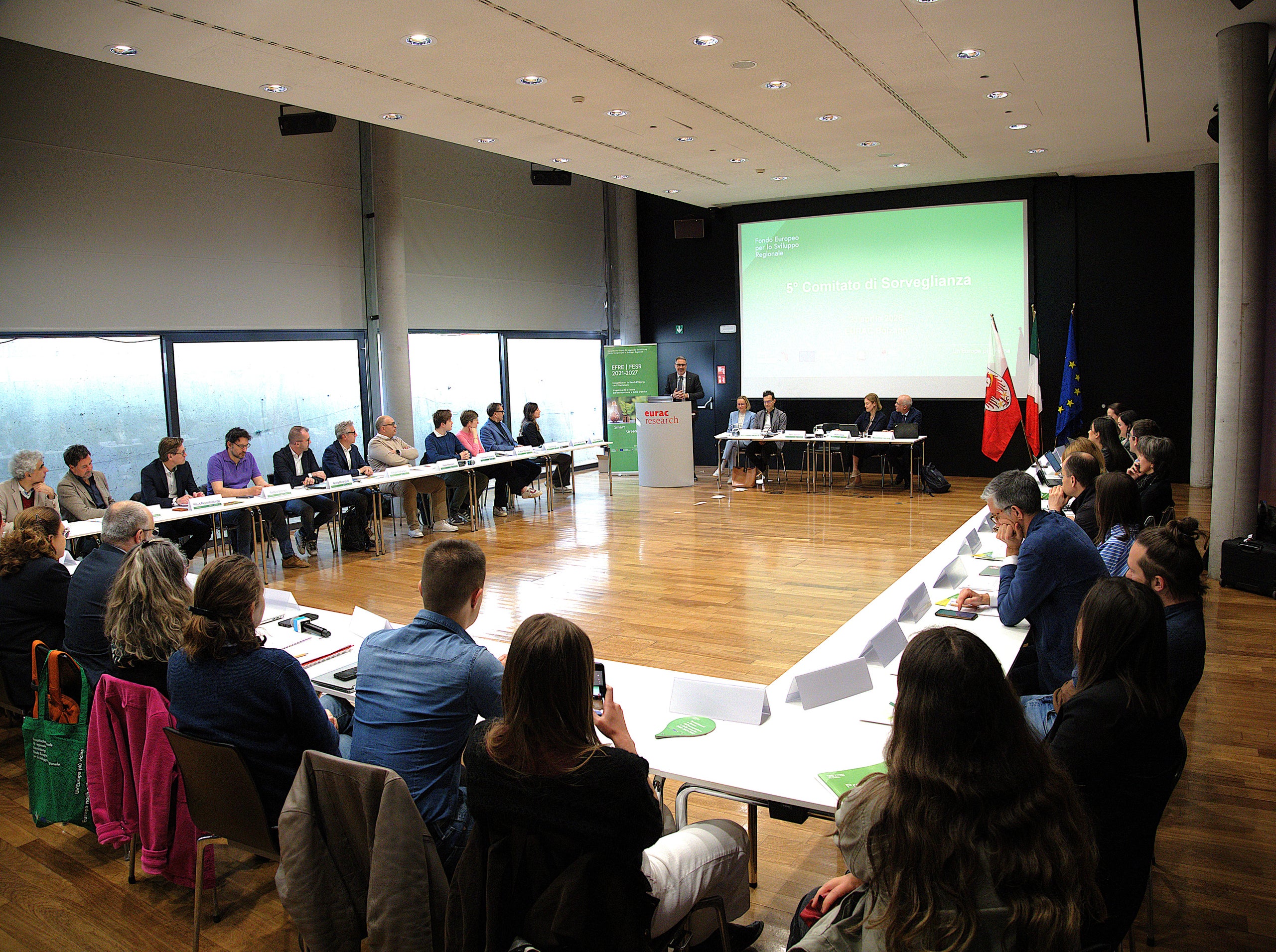 Der Begleitausschuss des Europäischen Fonds für die regionale Entwicklung tagte am 23. April in der EURAC in Bozen. (Foto: LPA/Ursula Pirchstaller)