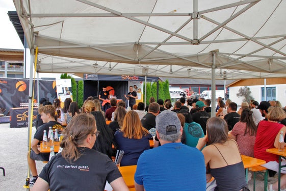 La SiMedia ha festeggiato la consegna dell'audit con un momento dedicato ai dipendenti, al quale hanno preso parte molti familiari dei collaboratori dell'agenzia (Foto: ASP/Greta Stuefer)