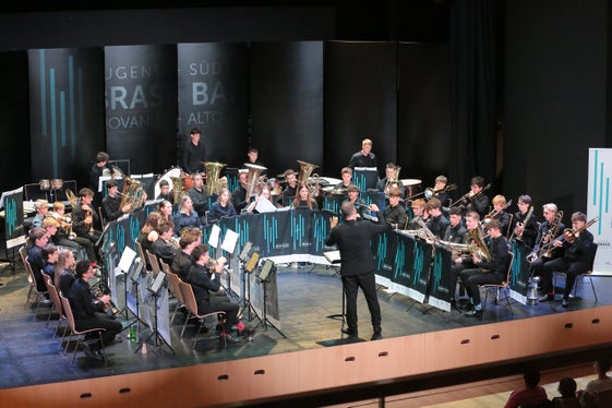 Die Jugend Brass Band Südtirol entstand 2016 aus der Sommerwoche der Fachgruppe Blechbläser, zur Förderung junger musikalischer Talente, um diesen eine Möglichkeit zu bieten, Erfahrung in einer Brass Band zu sammeln. Die Jugend Brass Band ist sprachgruppenübergreifend und für die gezielte Nachwuchsförderung angelegt. (Foto: LPA/Landesdirektion Deutsche und ladinische Musikschule/Bernhard Pircher)