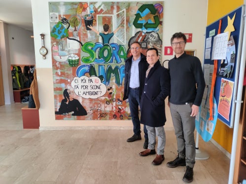 Un altro momento della visita: da sinistra Heinrich Videsott, André Comploi e Ludwig Rindler (Foto: USP/Direzione Istruzione, Formazione e Cultura ladina)