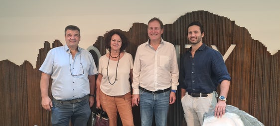 Freuen sich auf die Besuchenden bei der Eröffnung: (v.l.) Volkmar Mair (Direktor Amt für Geologie und Baustoffprüfung), Marina Albertoni (Direktorin der Abteilung Hochbau und technischer Dienst), Landesrat Massimo Bessone und Ressortdirektor Davide Gemmellaro. (Foto: LPA/Igor Cocca) 