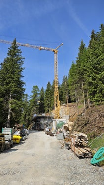 Die Arbeiten für den Bau des neuen Senderstandort in Antholz laufen. (Foto: LPA/RAS) 