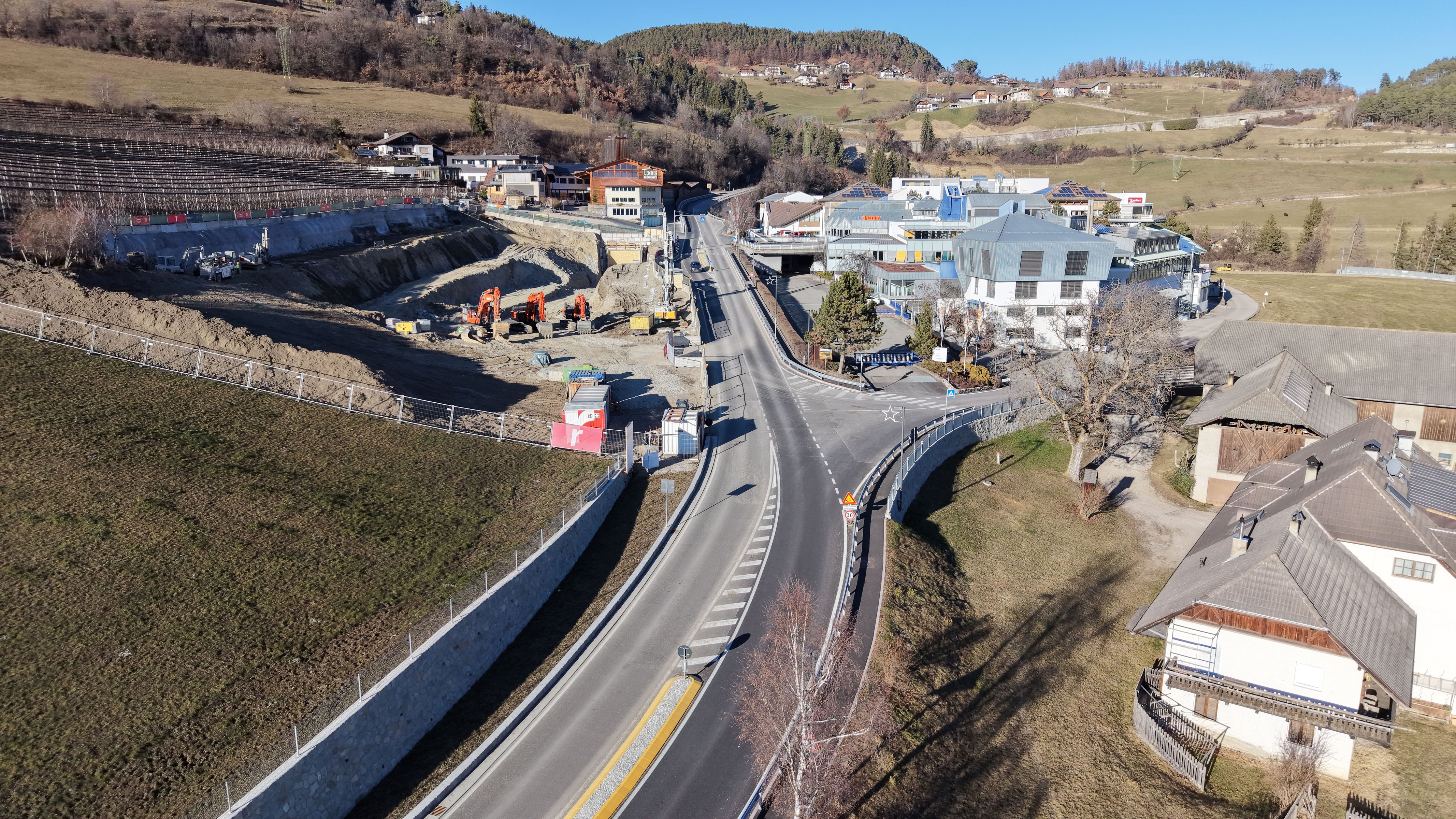 Il 29 ottobre alle ore 14 si terrà una cerimonia per celebrare la fine dei lavori di messa in sicurezza sulla SP 73 all'incrocio con via Gasters, a cui parteciperanno l'assessore provinciale alle Infrastrutture e alla Mobilità, Daniel Alfreider, e la sindaca di Renon, Julia Fulterer. (Foto: USP/Dipartimento Infrastrutture e Mobilità)