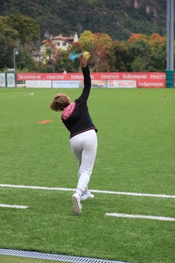 Je mehr er pfeift, desto besser der Wurf: Der Vortex-Ball gibt Rückmeldung zur gelungenen Wurftechnik. (Foto: LPA/Thomas Summerer)