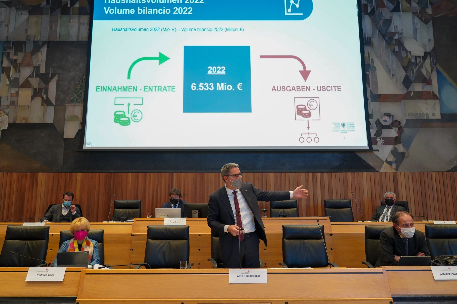 Il presidente Kompatscher (nella foto, il 7 dicembre durante la relazione al bilancio): Possiamo gestire con queste risorse l'Alto Adige in modo autonomo (Foto: Consiglio provinciale/Martin Werth)