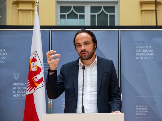 LR Achammer: "Die Übertragung der Landeszuständigkeit in der Lehrerausbildung war ein autonomiepolitisch einzigartiger Schritt." (Foto: LPA/Barbara Franzelin)