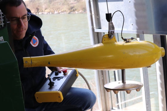 Die hydrometrische Seilkrananlage ist eine spezialisierte technische Einrichtung zur Durchflussmessung, sie ermöglicht das präzise Positionieren von Messgeräten wie dem hydrometrischen Flügel über dem Fließgewässer. (Foto: LPA/Maja Clara)