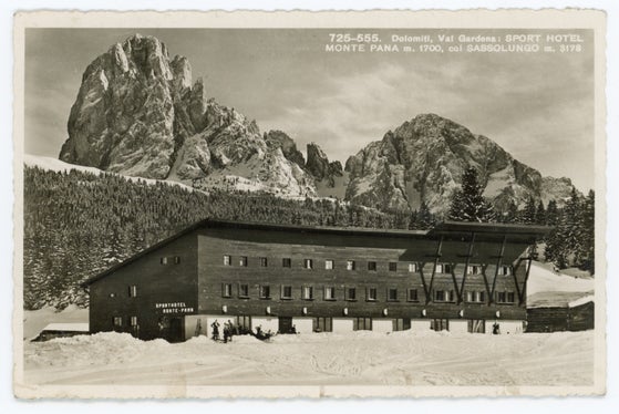 Auch Berglandschaften wurden von Lorenz Fränzl fotografisch festgehalten. (Fränzl, Lorenz: Sporthotel Monte Pana. 1942. Inv.Nr. 4081787, Touriseum – Landesmuseum für Tourismus/Schloss Trauttmansdorff)
