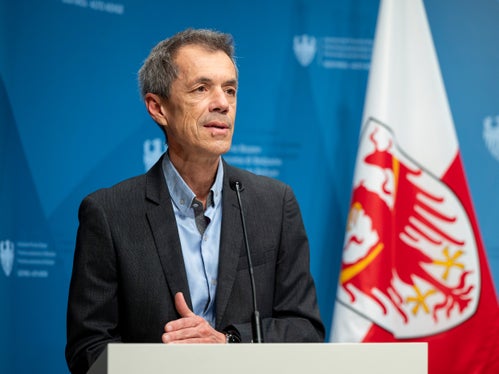 Georg Pichler,&nbsp;Direktor des&nbsp;Landesamtes&nbsp;für Luft und Lärm, ging auf das krebserregende&nbsp;Benzo(a)pyren&nbsp;ein, mit dem es in ländlichen Gebieten, in denen Holzheizungen verbreitet sind, immer wieder zu Problemen kommt: Benzo(a)pyren entsteht etwa bei der unvollständigen Verbrennung von Holz. Das richtige Anfeuern ist entscheidend, um es zu vermeiden. (Foto: LPA/Fabio Brucculeri)