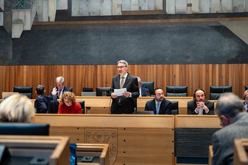 Landeshauptmann Arno Kompatscher: „Mit diesem Haushalt legen wir den Grundstein für ein solidarisches und zukunftsfähiges Südtirol. Unser Ziel ist es, die Herausforderungen unserer Zeit entschlossen anzupacken und niemanden zurückzulassen. (Foto: LPA/Greta Stuefer)