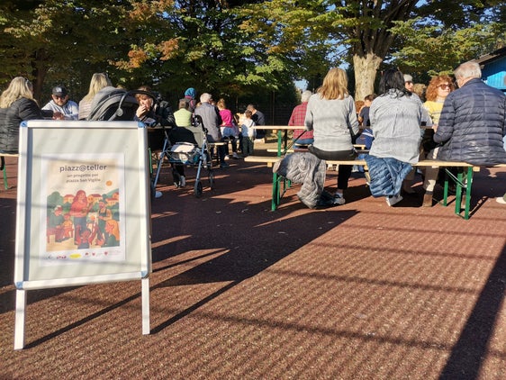 "Piazz@telier” trasformerà piazza San Vigilio a Merano in un laboratorio permanente di comunità, dove cultura, educazione permanente e partecipazione si intrecciano per costruire una nuova identità collettiva. (Foto: USP)