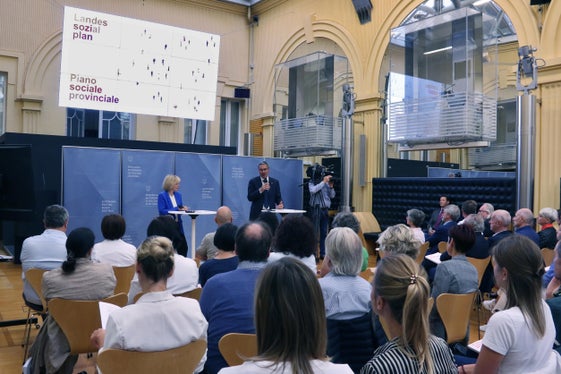 Der Landessozialplan spielt – unseren Nachhaltigkeitszielen entsprechend –  in alle Politikfelder mit ein, ähnlich wie der Klimaplan, hielt Landeshauptmann Arno Kompatscher bei der Vorstellung des Landessozialplanes fest. (Foto: LPA/Greta Stuefer)