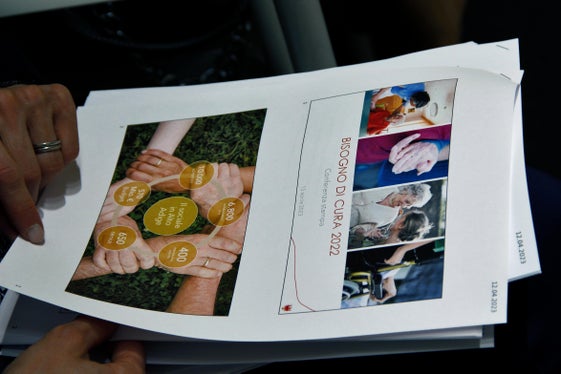 Nel 2022, oltre 15.000 persone in Alto Adige erano non autosufficienti e sono state sostenute grazie all’assegno di cura ed il servizio di assistenza domiciliare (Foto: ASP/Greta Stuefer)