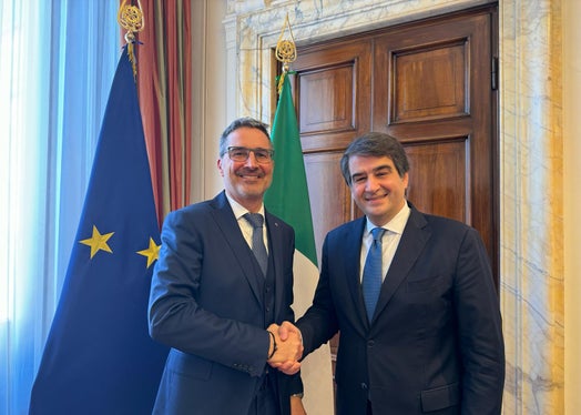 Alla cerimonia sarà presente anche il ministro per gli Affari europei, il Sud, le Politiche di coesione e il PNRR, Raffaele Fitto, nella foto il 13 febbraio a Roma con il presidente della Provincia, Arno Kompatscher (Foto: ASP)