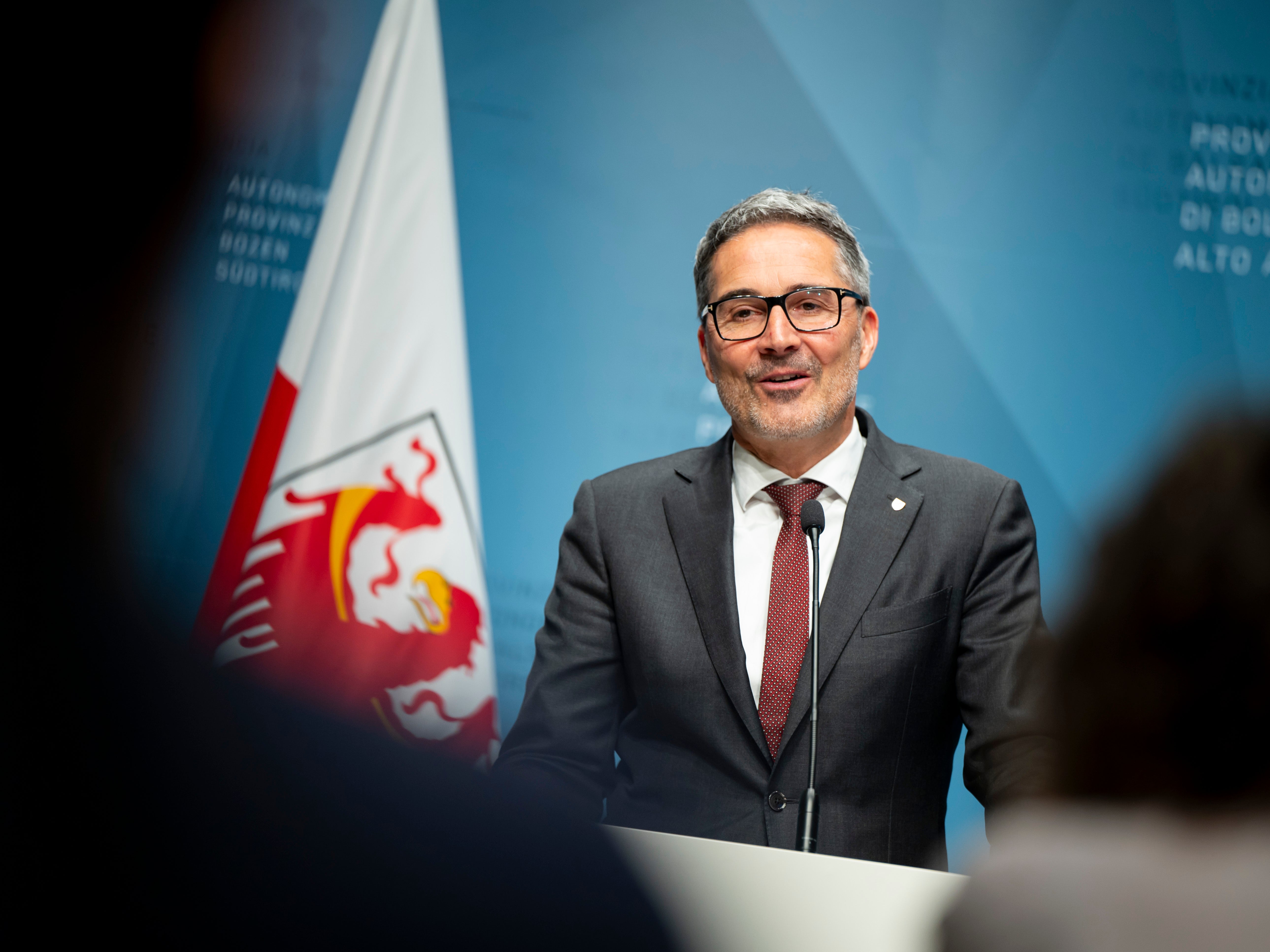 “La piattaforma consentirà di migliorare la mobilità dei lavoratori all'interno dell'Euregio, contribuendo così a rafforzare l'area economica Tirolo-Alto Adige-Trentino”, ha sottolineato il presidente della Provincia, Arno Kompatscher. (Foto: USP/Fabio Brucculeri)