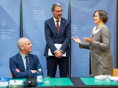 Da sinistra Karl Zeller, Arno Kompatscher e Maria-Elisabeth Wanke-Czerwenka (Foto: ASP/Fabio Brucculeri)