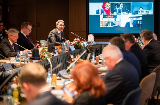 Zu erhöhter Vorsicht und Disziplin in Südtirol hat Landeshauptmann Kompatscher nach seiner Teilnahme an der österreichischen Landeshauptleutekonferenz aufgerufen. (Foto: Julian Angerer)
