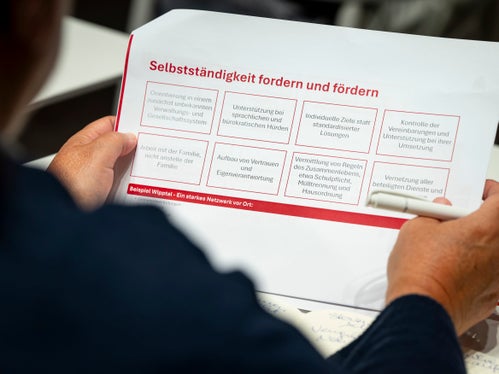 Das Integrationsprojekt zielt darauf ab, die Selbstständigkeit der beteiligten Familien zu fördern und zu fordern. Am 5. Oktober wurden der Stand der Projektumsetzung vorgestellt. (Foto: LPA/Fabio Brucculeri)
