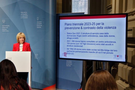 Tra le misure del nuovo Piano triennale figurano l'ampliamento del servizio Casa delle donne, misure per gli autori di violenza o l’aggiornamento e la formazione per riconoscere la violenza (foto: ASP/Greta Stuefer)