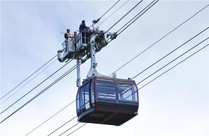 Wartungsarbeiten bei der Rittner Seilbahn. (Foto: STA/Seehauser)