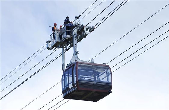 Wartungsarbeiten bei der Rittner Seilbahn. (Foto: STA/Seehauser)