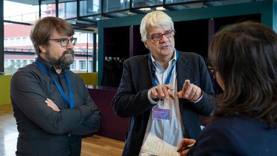 Stefan Putzer (a sinistra) e Stefan Gasslitter sono in prima linea per quanto riguarda l'implementazione della digitalizzazione e l'uso dell'Intelligenza artificiale nella Pubblica amministrazione dell'Alto Adige. (Foto: ASP/Fabio Brucculeri)