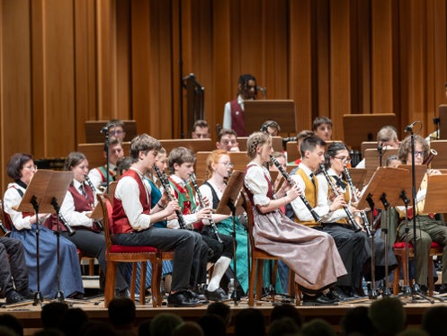 I giovani musicisti dell'Euregio Tirolo-Alto Adige-Trentino hanno concluso l'intensa settimana di prove con tre concerti in Trentino, Alto Adige (nella foto a Dobbiaco) e Tirolo. (Foto: ASP/Tiberio Sorvillo)