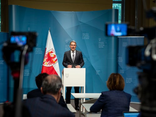 Der Landeshauptmann bei der heutigen Pressekonferenz (Foto: LPA/Fabio Brucculeri)