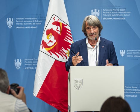 Für Gesundheitslandesrat Hubert Messner ist der Start ein wichtiger Schritt für Prävention und Gesundheitsförderung: Aufklärung, Beratung und ein einfacher Zugang zu Verhütungsmitteln sollen vor allem jungen Menschen helfen, eingeverantwortliche und informierte Entscheidungen zu treffen sowie Risiken zu verringern. (Foto: LPA/Fabio Brucculeri)