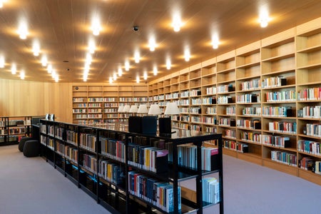 Ort der Begegnung und Wissensvermittlung: Der Vorstand und die Versammlung der Euregio haben die Stadtbibliothek Brixen für ihre Sitzungen am 26. September gewählt. (Foto: Anh Nguyen)