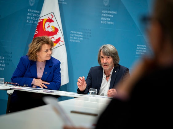 Drei Schwerpunkte waren Thema des Mediengesprächs von Landesrätin Rosmarie Pamer und Landesrat Hubert Messner: Ausbilden und Fördern, Betreuen und Begleiten sowie Chancen nutzen. (Foto: LPA/Fabio Brucculeri)