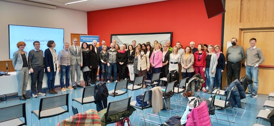 Foto di gruppo per gli insegnanti che hanno frequentato il ciclo di formazione sui temi della protezione civile (Foto: Agenzia per la Protezione Civile/Andreas Simmerle)
