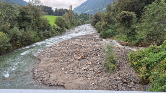 Anche il torrente nella frazione di Matatz ha trasportato molti detriti e fango dopo le forti piogge del 13 settembre. (Foto: USP/Ufficio Sistemazione bacini montani ovest/Jan Kobald)