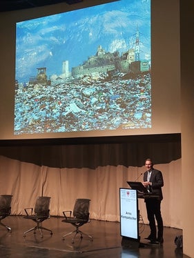 LH Kompatscher bei der Tagung zur Neuordnung des Systems zur Abfallbewirtschaftung in Südtirol (Foto: LPA/Laura D'Ascola)